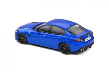 Alfa romeo giulia quadrifoglio 2019 blauw 3