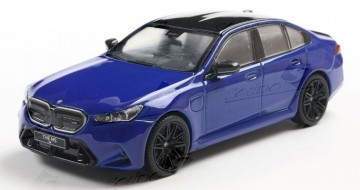 Bmw m5 g90 sedan 2024 blauw 1