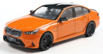 Bmw m5 g90 sedan 2024 oranje 1