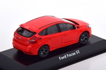 Ford focus st   2011   red 1