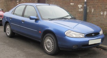 Ford mondeo saloon 1996 blauw