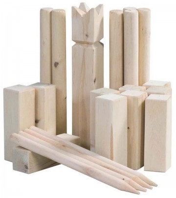 Kubb outdoor play 3