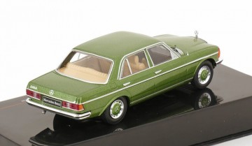 Mercedes 240d w123 1976 groen 2
