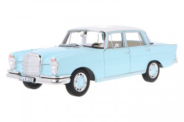 Mercedes benz 220 s 1965 licht blauw 1