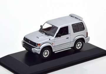 Mitsubishi pajero swb   1991   silver 1