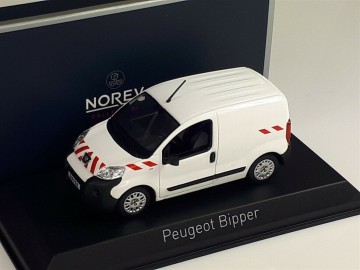 Peugeot bipper 2009 white with red striping 3