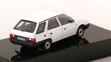 Skoda forman 1990 wit 2