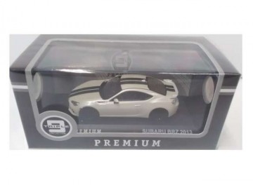 Subaru brz 2014 wit met zwarte lijnen 2